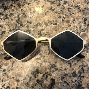 Gold rim sunglasses 🔆